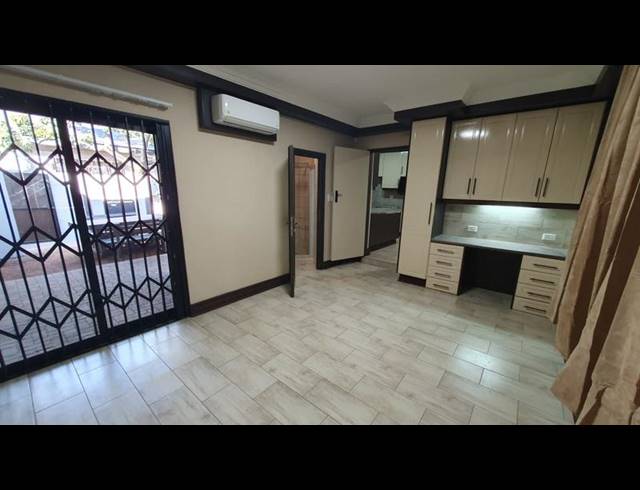 2 BEDROOM PROPERTY TO RENT IN MENLO PARK